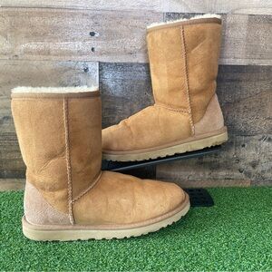 UGG Australia Women's Classic Short II Boots‎ Size 6 - Chestnut